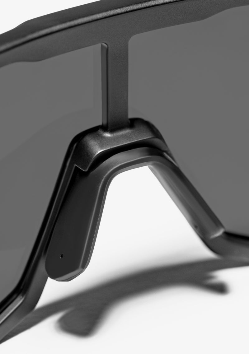 D.Franklin black sport sunglasses details